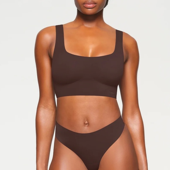 SKIMS Longline bra in size SMALL - Picture 6 of 6